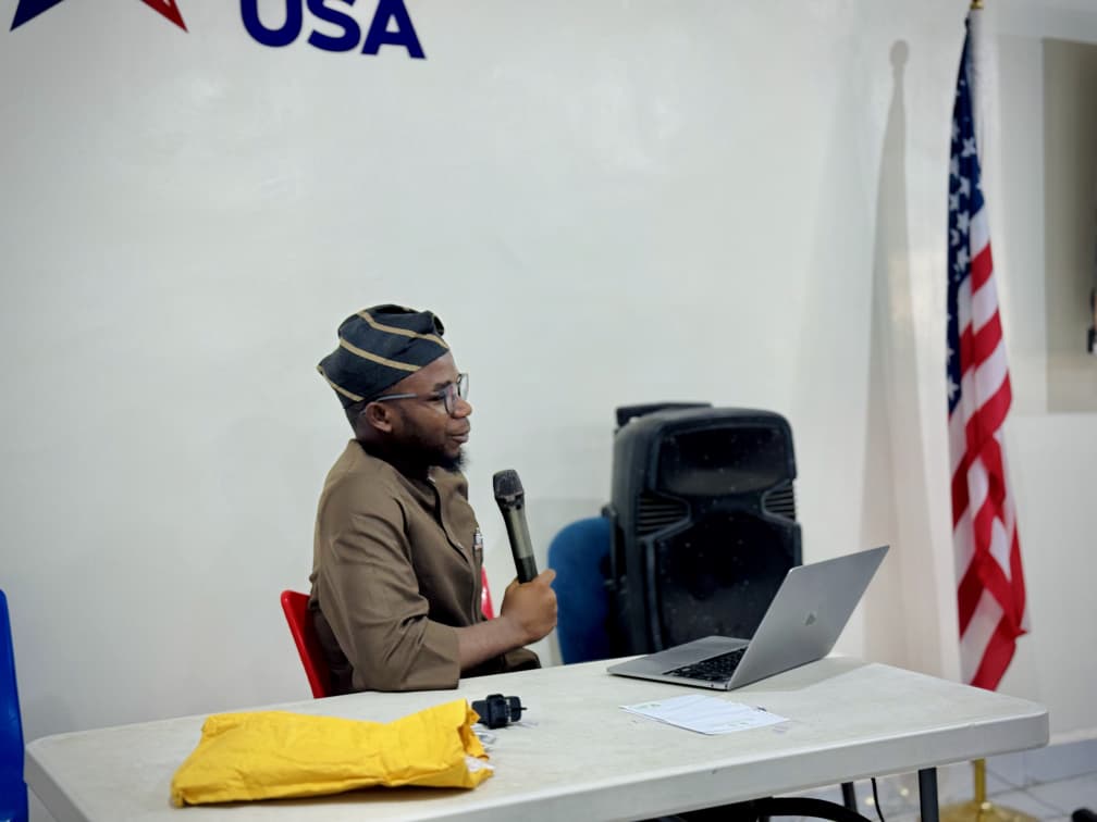 Rasheed speaking with a microphone at Gemini Hack FUTMinna
